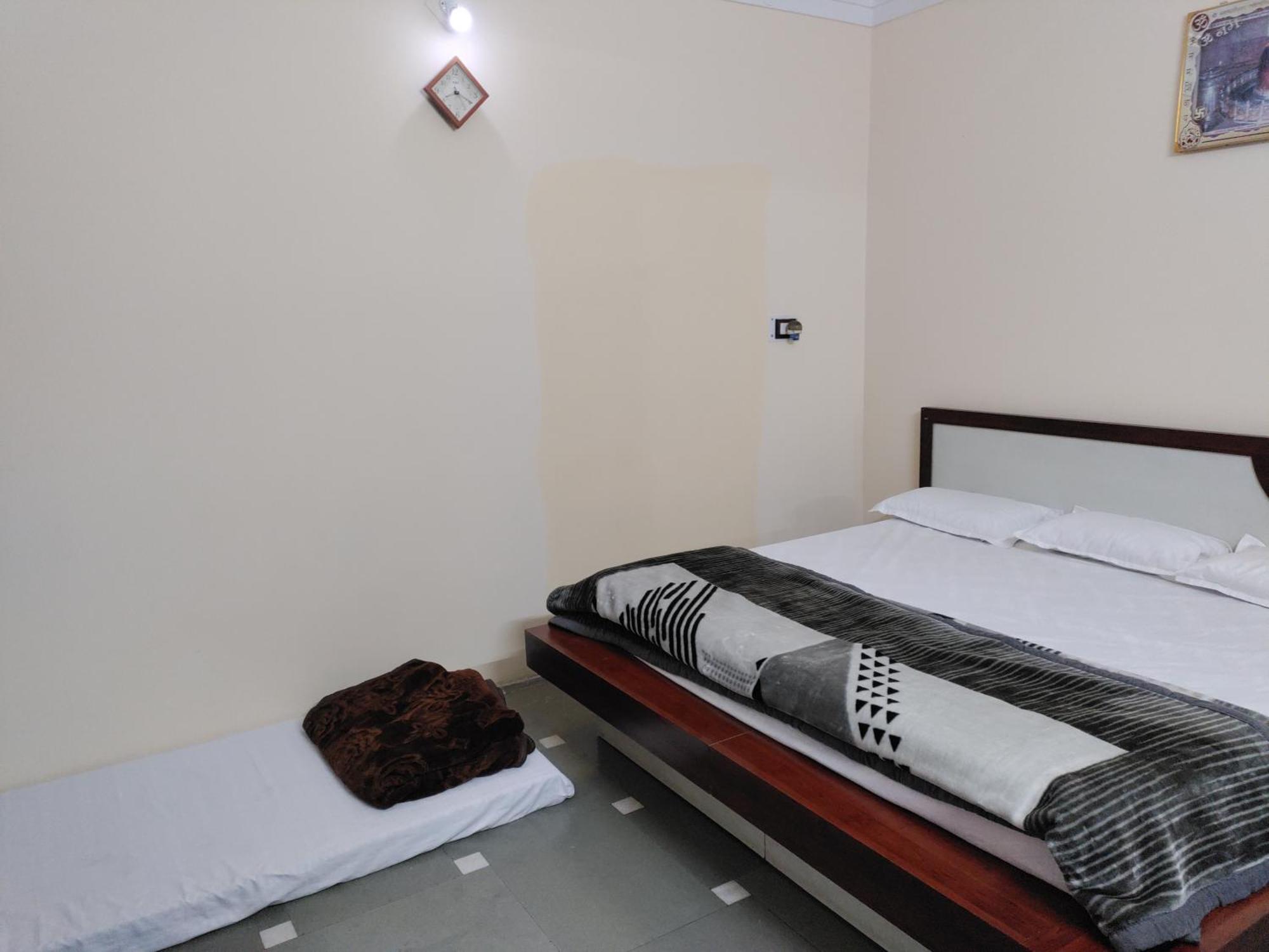 Ramashray Guest House Удджайн Экстерьер фото
